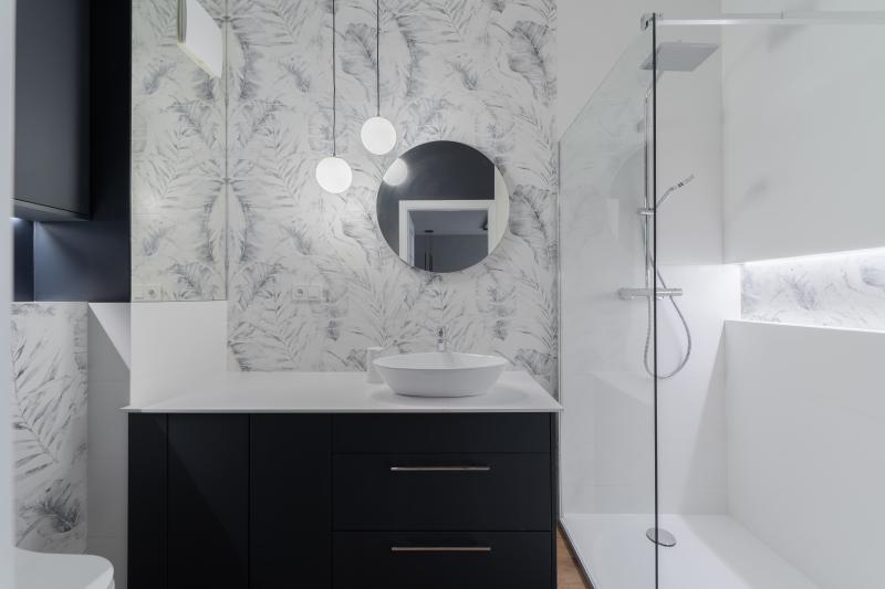 Créer une salle de bain personnalisée qui allie fonctionnalité et élégance